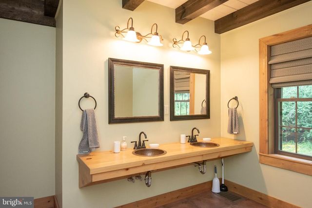 300 BEEGLE RD, Everett, PA 15537