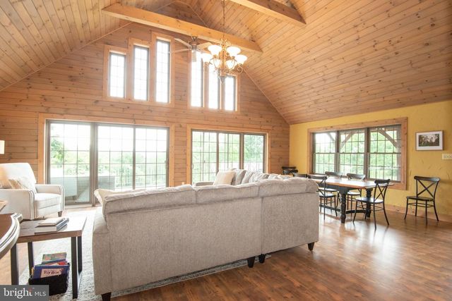 300 BEEGLE RD, Everett, PA 15537