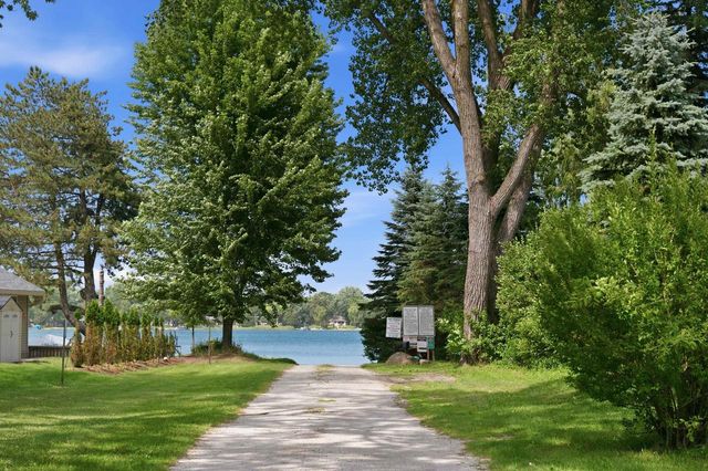 W376S5156 E PRETTY LAKE ROAD, Dousman, WI 53118