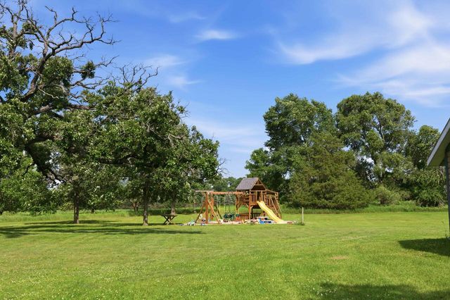 W376S5156 E PRETTY LAKE ROAD, Dousman, WI 53118