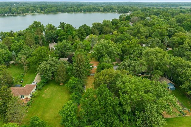W376S5156 E PRETTY LAKE ROAD, Dousman, WI 53118