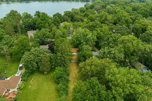 W376S5156 E PRETTY LAKE ROAD, Dousman, WI 53118