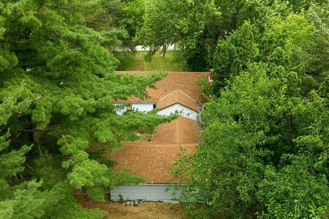 W376S5156 E PRETTY LAKE ROAD, Dousman, WI 53118