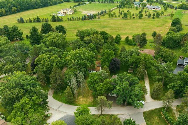 W376S5156 E PRETTY LAKE ROAD, Dousman, WI 53118