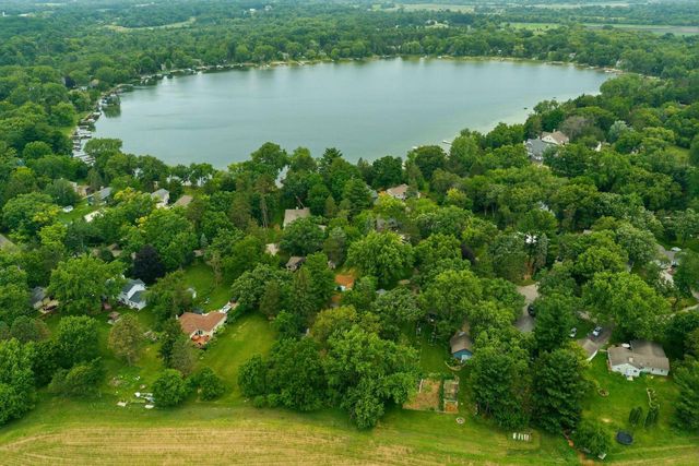 W376S5156 E PRETTY LAKE ROAD, Dousman, WI 53118