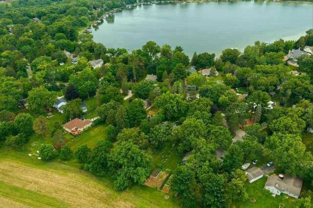 W376S5156 E PRETTY LAKE ROAD, Dousman, WI 53118