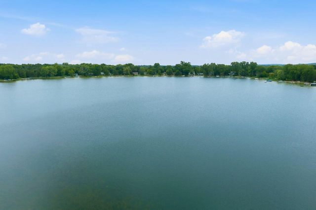 W376S5156 E PRETTY LAKE ROAD, Dousman, WI 53118
