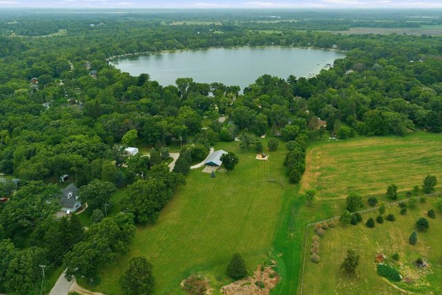 W376S5156 E PRETTY LAKE ROAD, Dousman, WI 53118