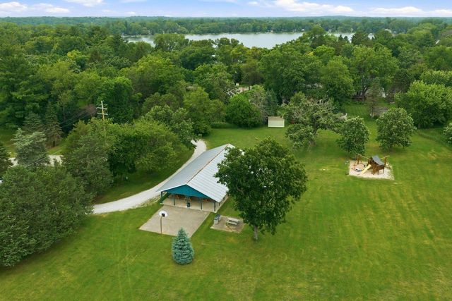 W376S5156 E PRETTY LAKE ROAD, Dousman, WI 53118