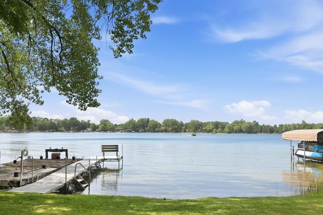 W376S5156 E PRETTY LAKE ROAD, Dousman, WI 53118