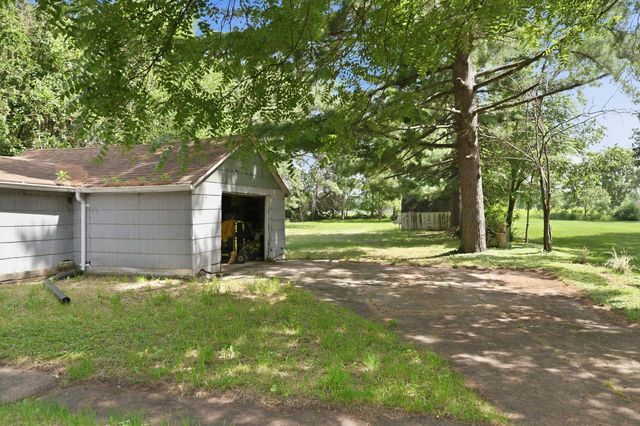 W376S5156 E PRETTY LAKE ROAD, Dousman, WI 53118