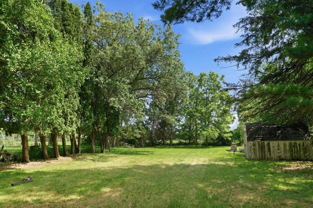 W376S5156 E PRETTY LAKE ROAD, Dousman, WI 53118