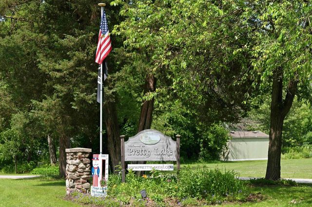 W376S5156 E PRETTY LAKE ROAD, Dousman, WI 53118