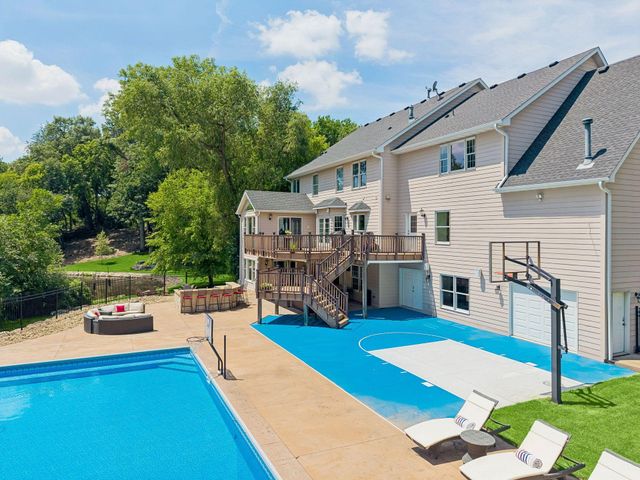 2012 Pine Ridge Drive, West Saint Paul, MN 55118