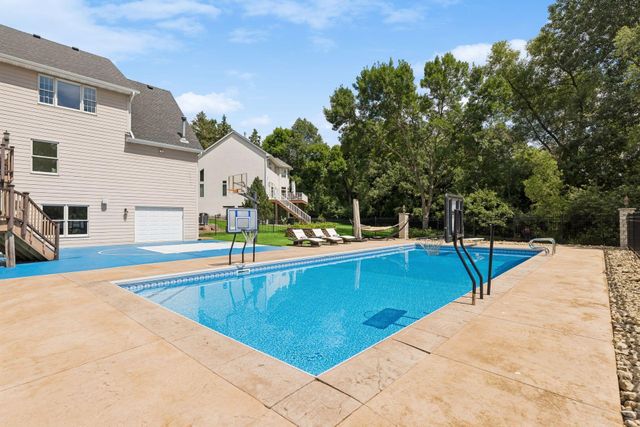2012 Pine Ridge Drive, West Saint Paul, MN 55118