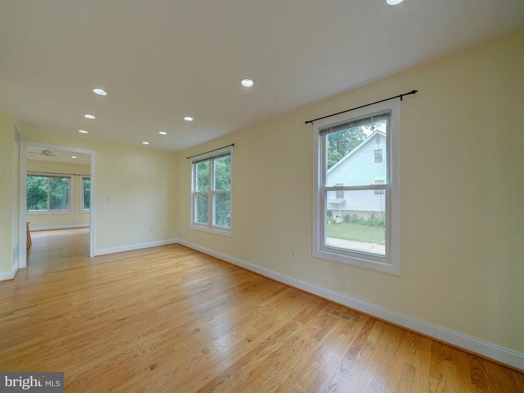 4909 FOX ST, College Park, MD 20740