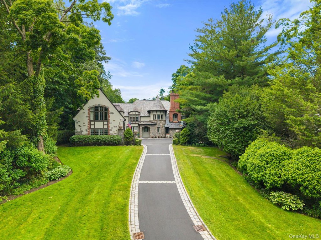 10 Broadmoor Road, Scarsdale, NY 10583 — photo 2