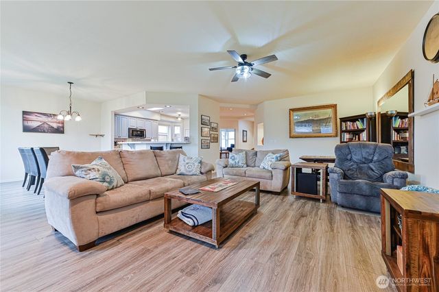 2014 38th Street Ct NW, Gig Harbor, WA 98335