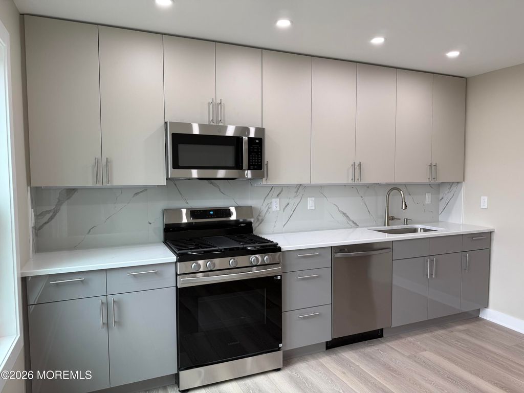 4 Beachway Avenue 9, Keansburg, NJ 07734