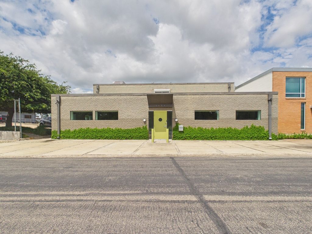 1111 Lagoon, Dallas, TX 75207 — exterior