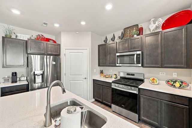 6 Eineke Court, Algonquin, IL 60102