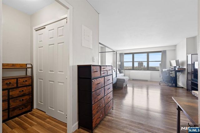 285 Aycrigg Avenue 15C, Passaic, NJ 07055