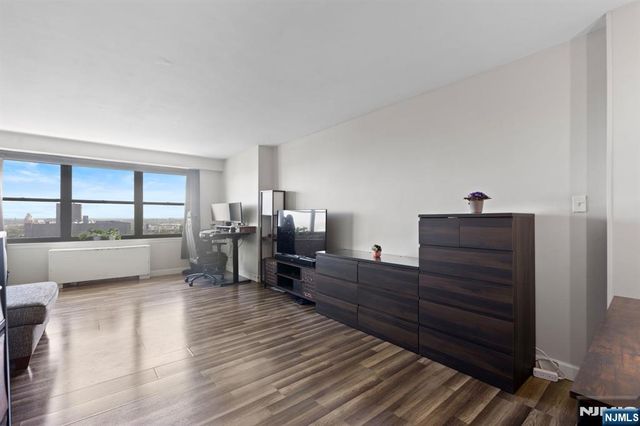 285 Aycrigg Avenue 15C, Passaic, NJ 07055