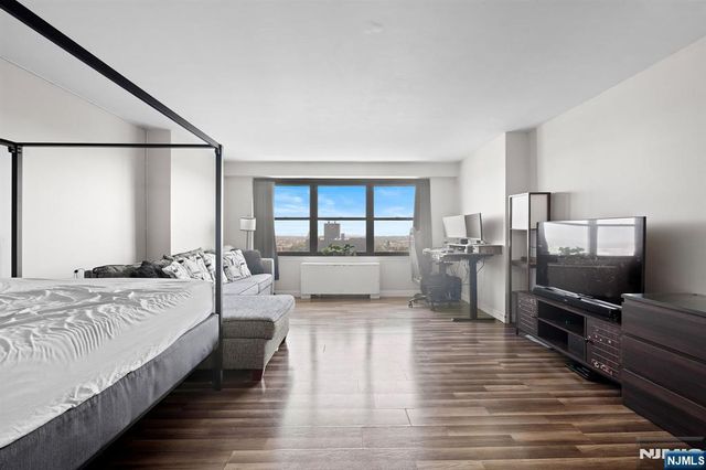 285 Aycrigg Avenue 15C, Passaic, NJ 07055