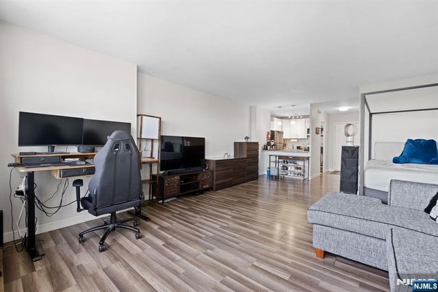 285 Aycrigg Avenue 15C, Passaic, NJ 07055