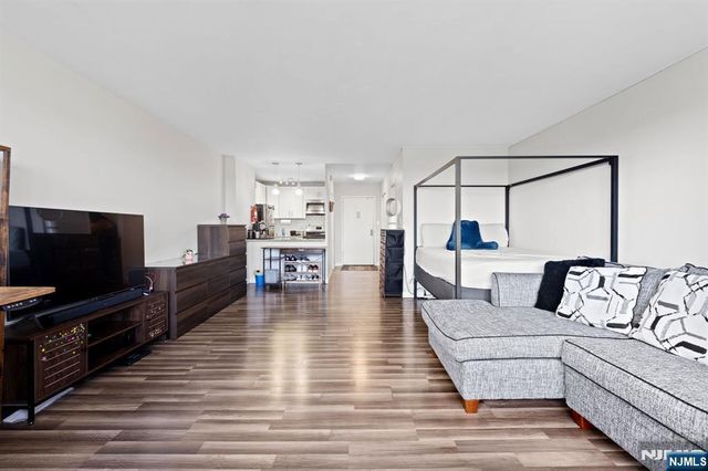 285 Aycrigg Avenue 15C, Passaic, NJ 07055