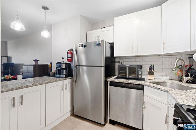 285 Aycrigg Avenue 15C, Passaic, NJ 07055