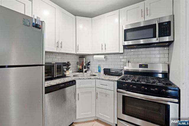 285 Aycrigg Avenue 15C, Passaic, NJ 07055