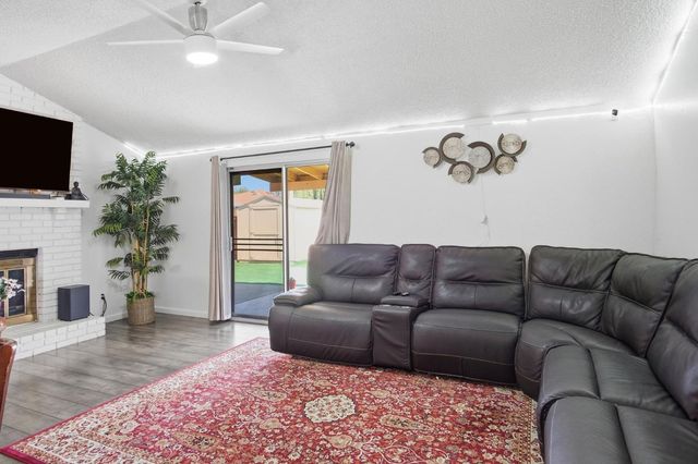 1180 Boxwood Way, Turlock, CA 95380