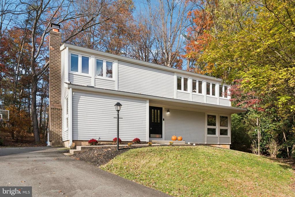 11234 HUNTING HORN LN, Reston, VA 20191