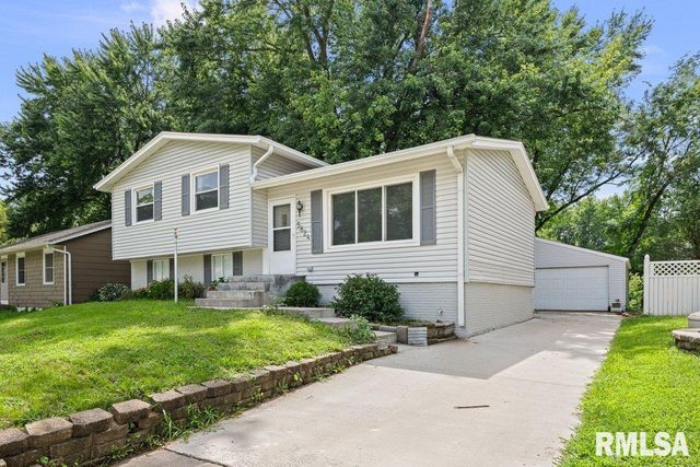 5824 HILLANDALE Road, Davenport, IA 52806