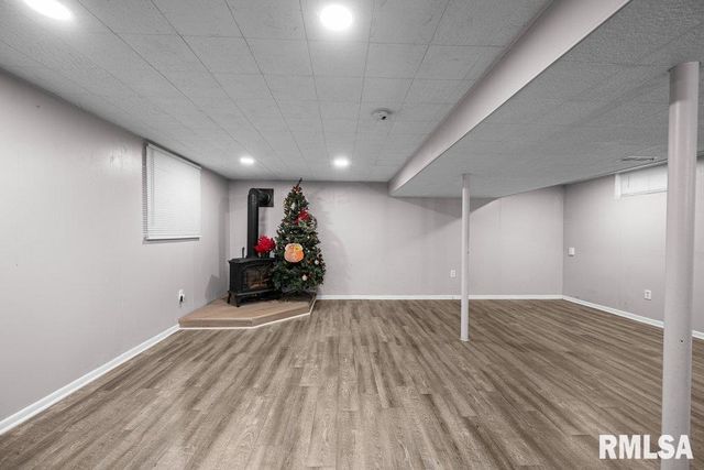 5824 HILLANDALE Road, Davenport, IA 52806