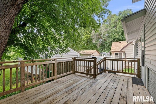 5824 HILLANDALE Road, Davenport, IA 52806