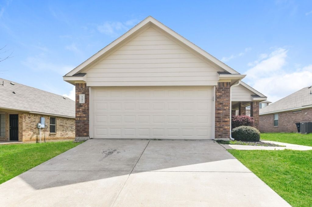 4201 Summersweet Lane, Fort Worth, TX 76036