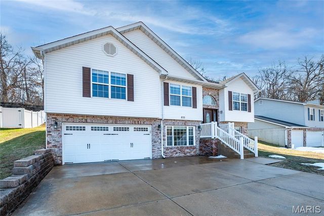 835 Memory Lane, Fenton, MO 63026