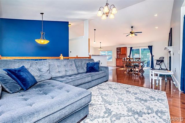 835 Memory Lane, Fenton, MO 63026