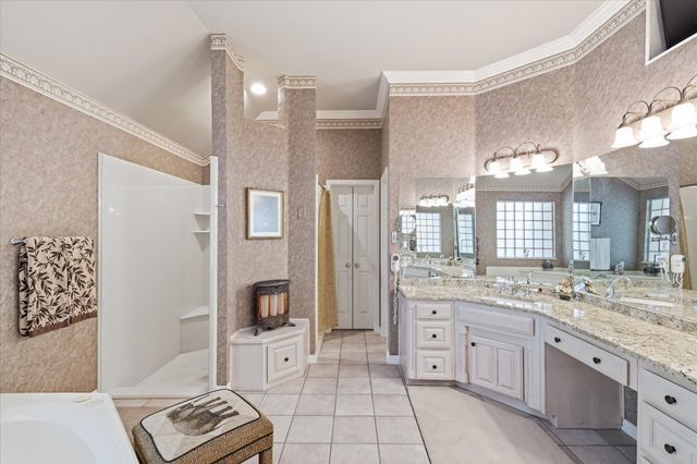 144 Saddle Brook Drive, Hudson Oaks, TX 76087