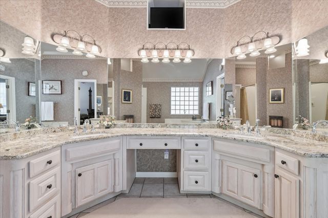 144 Saddle Brook Drive, Hudson Oaks, TX 76087