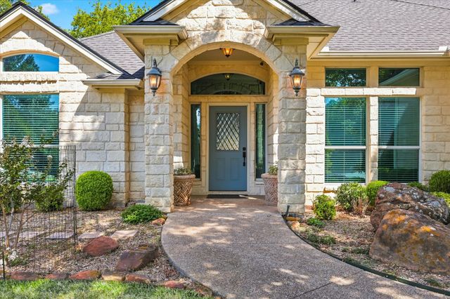 144 Saddle Brook Drive, Hudson Oaks, TX 76087