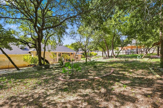 144 Saddle Brook Drive, Hudson Oaks, TX 76087