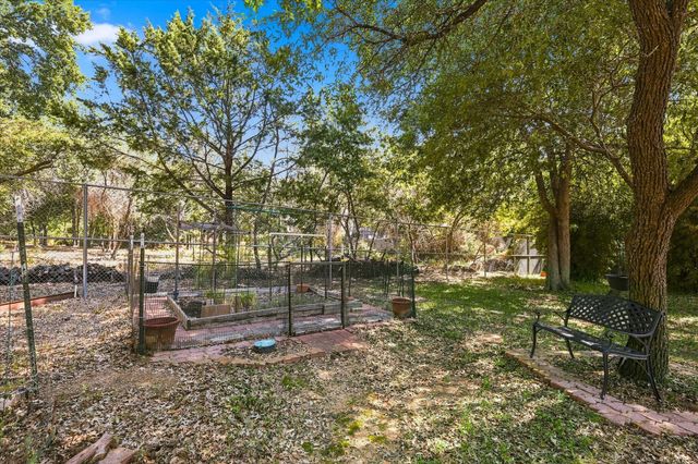 144 Saddle Brook Drive, Hudson Oaks, TX 76087