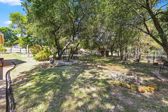 144 Saddle Brook Drive, Hudson Oaks, TX 76087