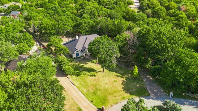 144 Saddle Brook Drive, Hudson Oaks, TX 76087