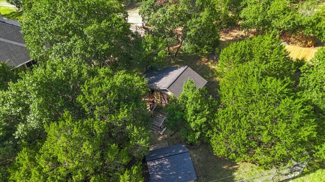 144 Saddle Brook Drive, Hudson Oaks, TX 76087