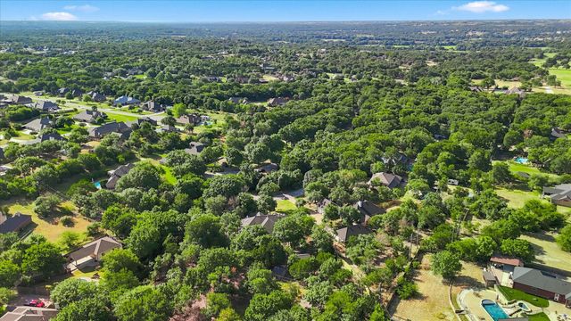 144 Saddle Brook Drive, Hudson Oaks, TX 76087