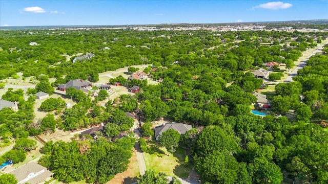 144 Saddle Brook Drive, Hudson Oaks, TX 76087